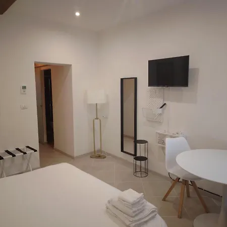 Guazzo - Self Check-in Apartament Parma