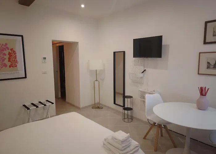 Guazzo - Self Check-in Apartament Parma